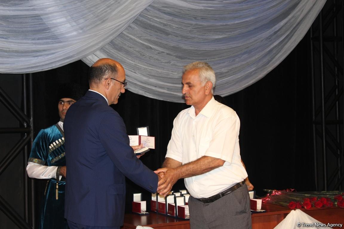 В Баку состоялось награждение театральных деятелей (ФОТО)