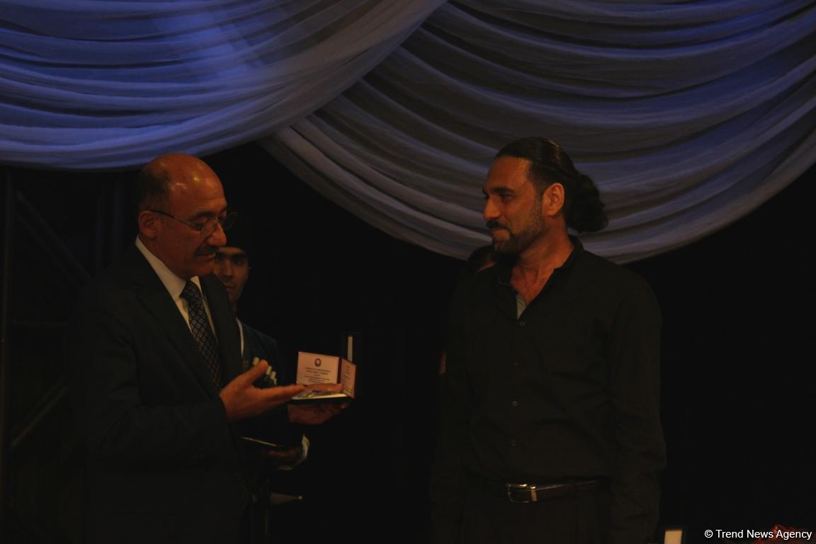 В Баку состоялось награждение театральных деятелей (ФОТО)