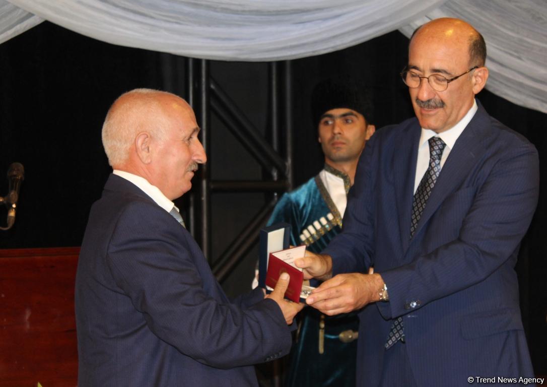 В Баку состоялось награждение театральных деятелей (ФОТО)