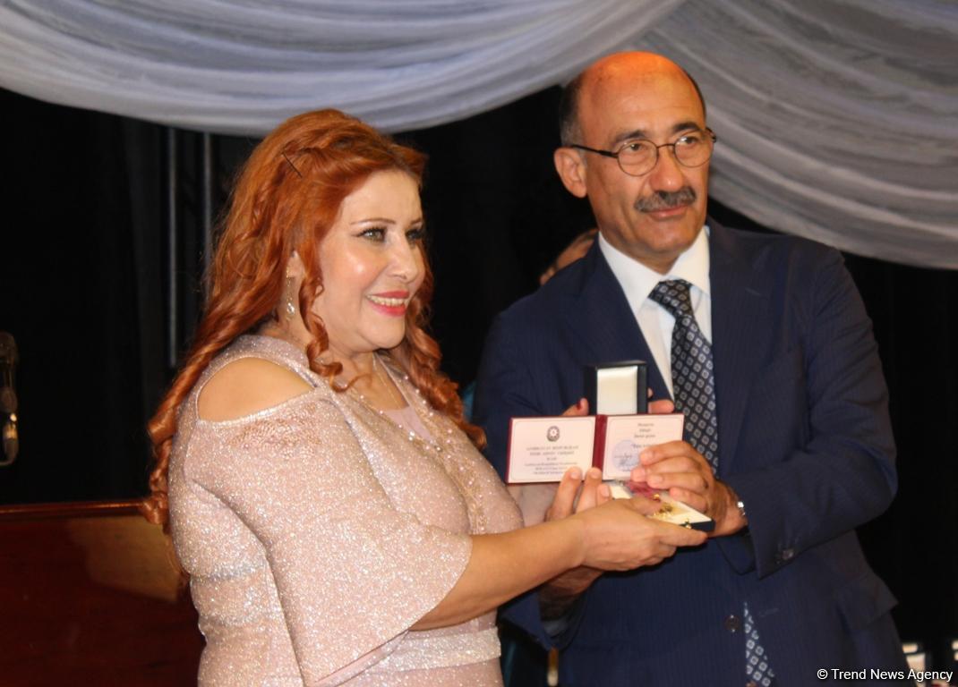 В Баку состоялось награждение театральных деятелей (ФОТО)