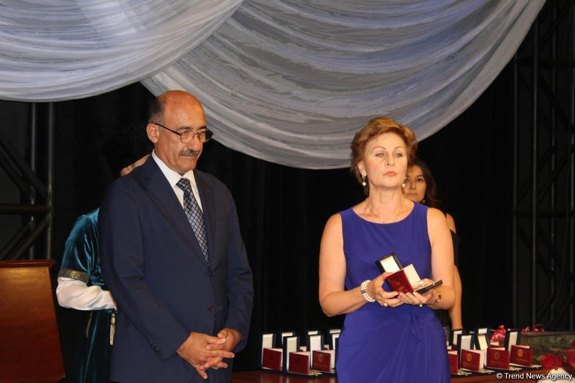 В Баку состоялось награждение театральных деятелей (ФОТО)