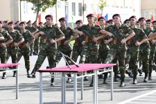 Президент Ильхам Алиев и Первая леди Мехрибан Алиева приняли участие в церемонии принятия присяги молодыми солдатами Службы государственной безопасности Азербайджана (ФОТО)