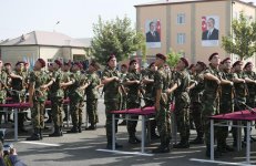 Президент Ильхам Алиев и Первая леди Мехрибан Алиева приняли участие в церемонии принятия присяги молодыми солдатами Службы государственной безопасности Азербайджана (ФОТО)