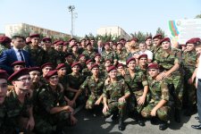 Президент Ильхам Алиев и Первая леди Мехрибан Алиева приняли участие в церемонии принятия присяги молодыми солдатами Службы государственной безопасности Азербайджана (ФОТО)