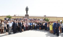 Президент Ильхам Алиев и Первая леди Мехрибан Алиева приняли участие в церемонии принятия присяги молодыми солдатами Службы государственной безопасности Азербайджана (ФОТО)