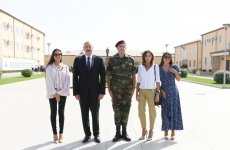 Президент Ильхам Алиев и Первая леди Мехрибан Алиева приняли участие в церемонии принятия присяги молодыми солдатами Службы государственной безопасности Азербайджана (ФОТО)