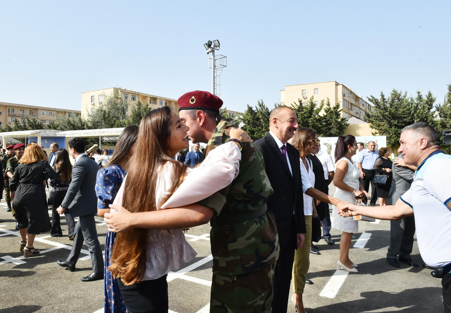 Президент Ильхам Алиев и Первая леди Мехрибан Алиева приняли участие в церемонии принятия присяги молодыми солдатами Службы государственной безопасности Азербайджана (ФОТО)