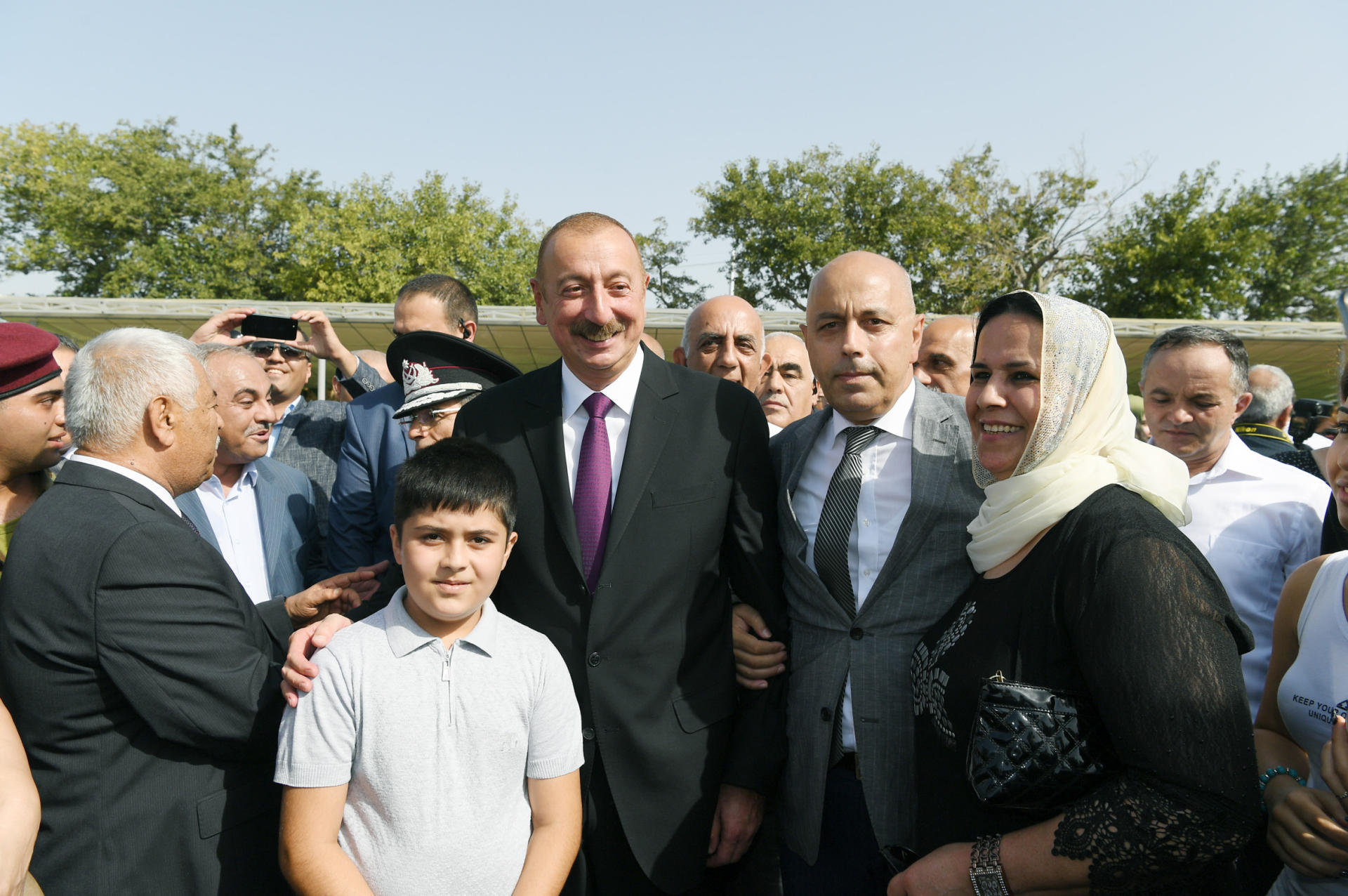 Президент Ильхам Алиев и Первая леди Мехрибан Алиева приняли участие в церемонии принятия присяги молодыми солдатами Службы государственной безопасности Азербайджана (ФОТО)