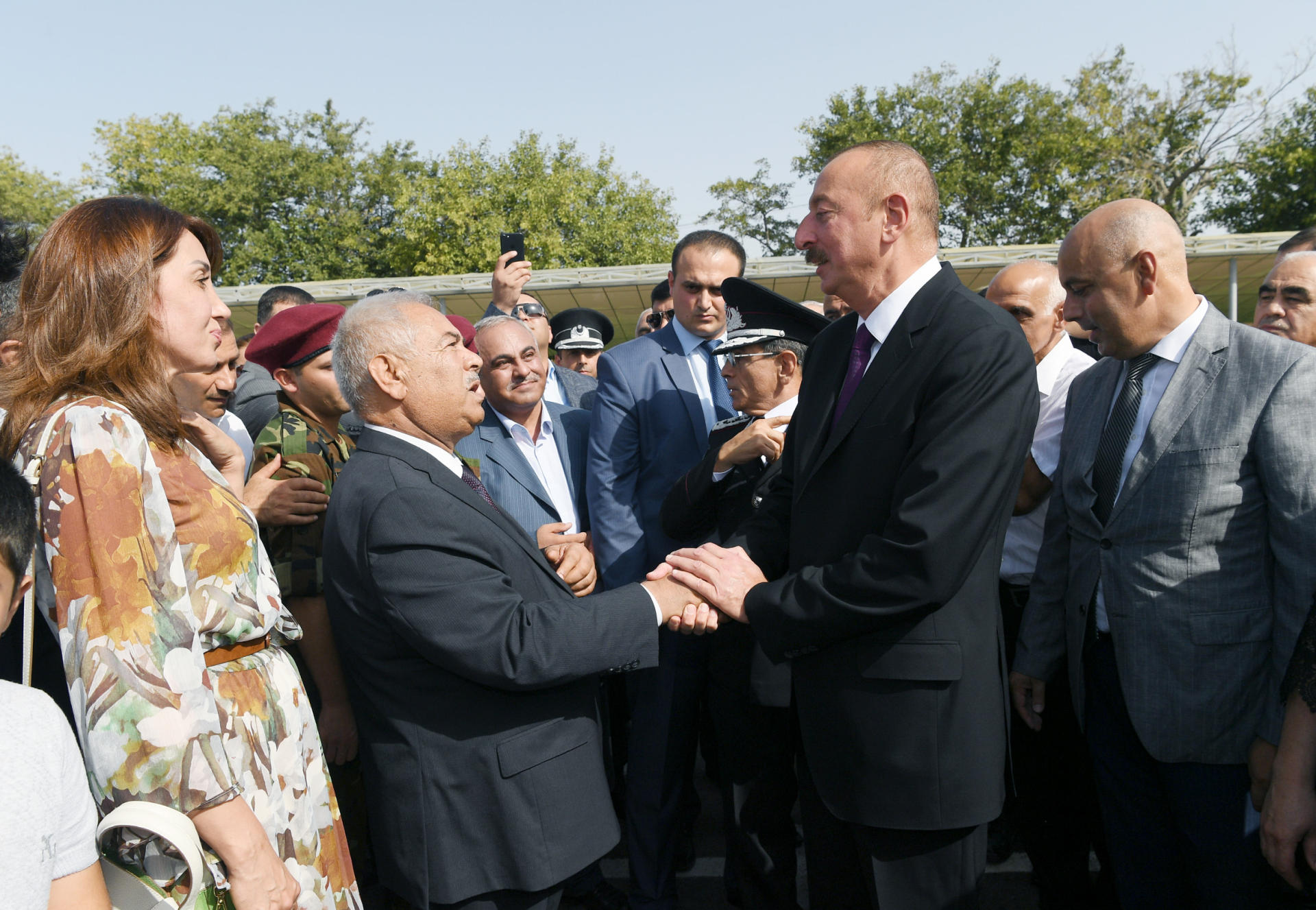 Президент Ильхам Алиев и Первая леди Мехрибан Алиева приняли участие в церемонии принятия присяги молодыми солдатами Службы государственной безопасности Азербайджана (ФОТО)