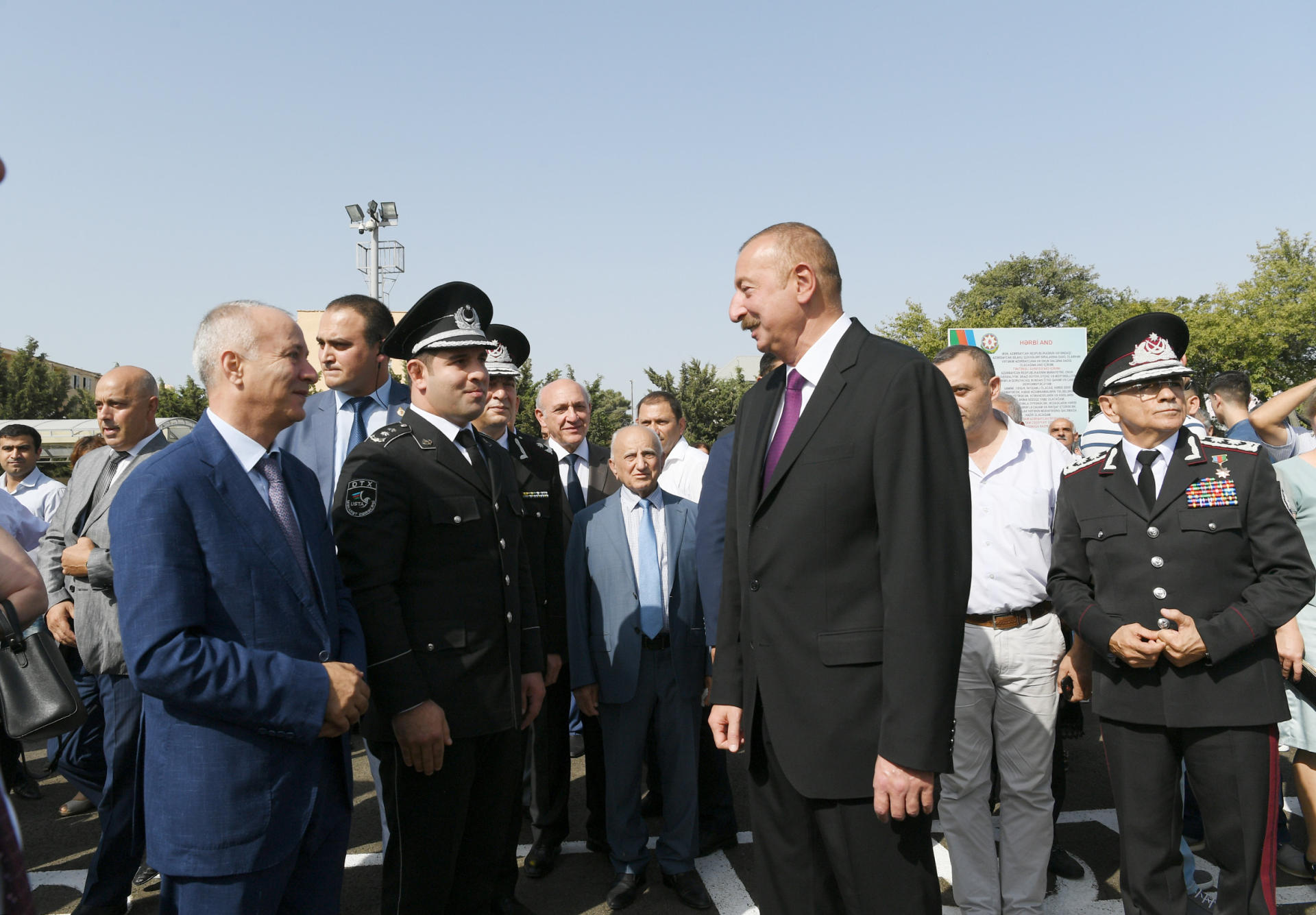 Президент Ильхам Алиев и Первая леди Мехрибан Алиева приняли участие в церемонии принятия присяги молодыми солдатами Службы государственной безопасности Азербайджана (ФОТО)