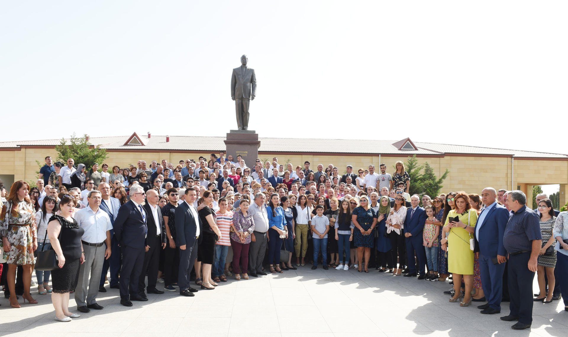 Президент Ильхам Алиев и Первая леди Мехрибан Алиева приняли участие в церемонии принятия присяги молодыми солдатами Службы государственной безопасности Азербайджана (ФОТО)