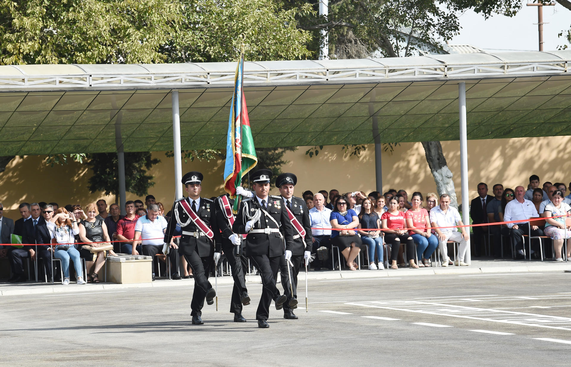 Президент Ильхам Алиев и Первая леди Мехрибан Алиева приняли участие в церемонии принятия присяги молодыми солдатами Службы государственной безопасности Азербайджана (ФОТО)