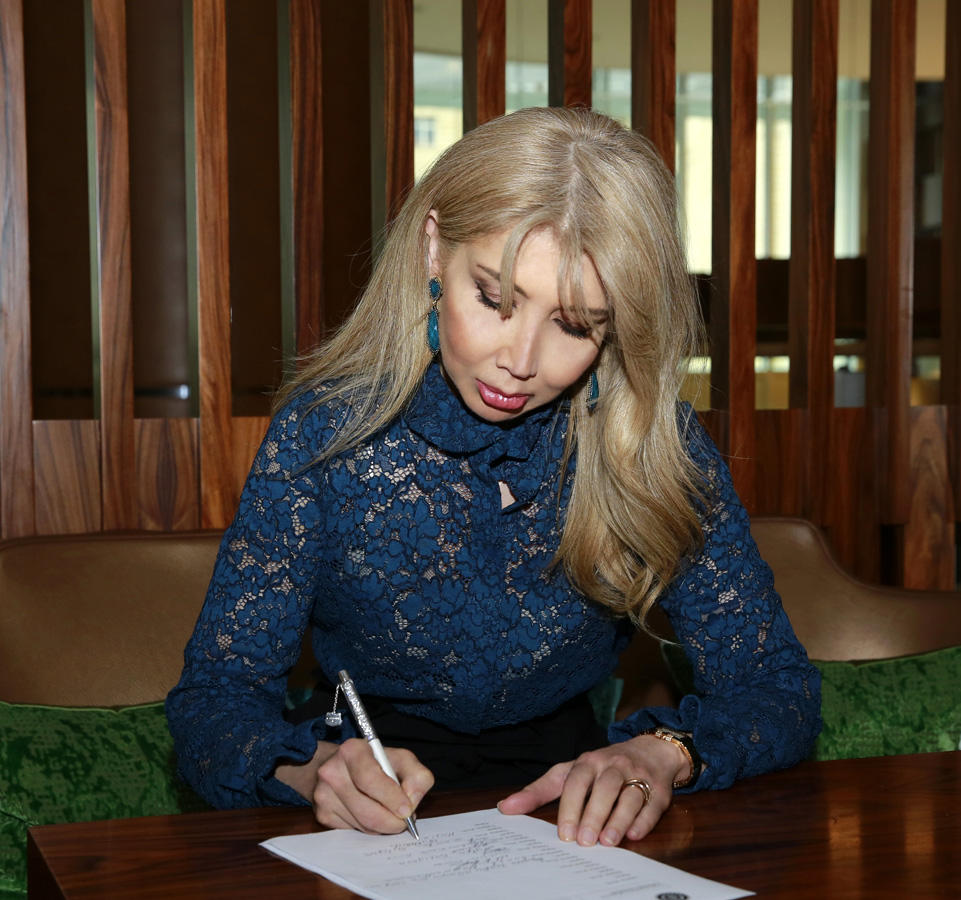 В Азербайджане учреждена общественная награда "Золотой орден имени академика Рафиги Алиевой" (ФОТО)