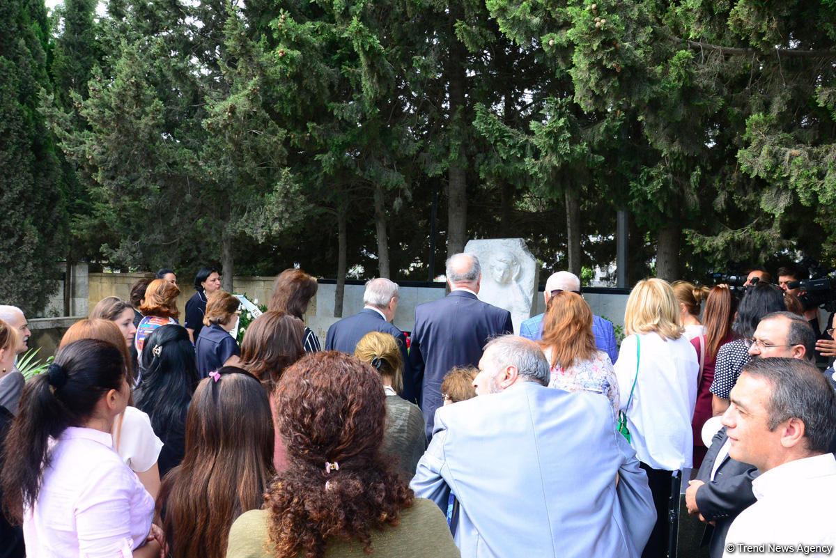 В Баку почтена память одного из видных ученых, подаренных Азербайджаном мировой науке - востоковеда Аиды Имангулиевой (ФОТО)