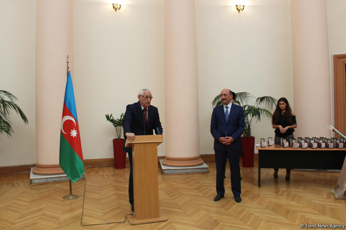 В Баку состоялась торжественная церемония награждения деятелей культуры (ФОТО)