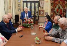 Народный писатель Анар Рзаев удостоен медали "Узеир Гаджибейли" (ФОТО)