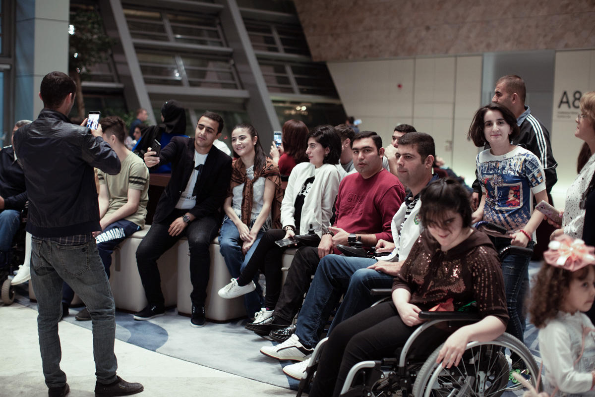 В Баку появился город-цирк! Потрясающее шоу Cirque Eloize из Канады   (ФОТО)