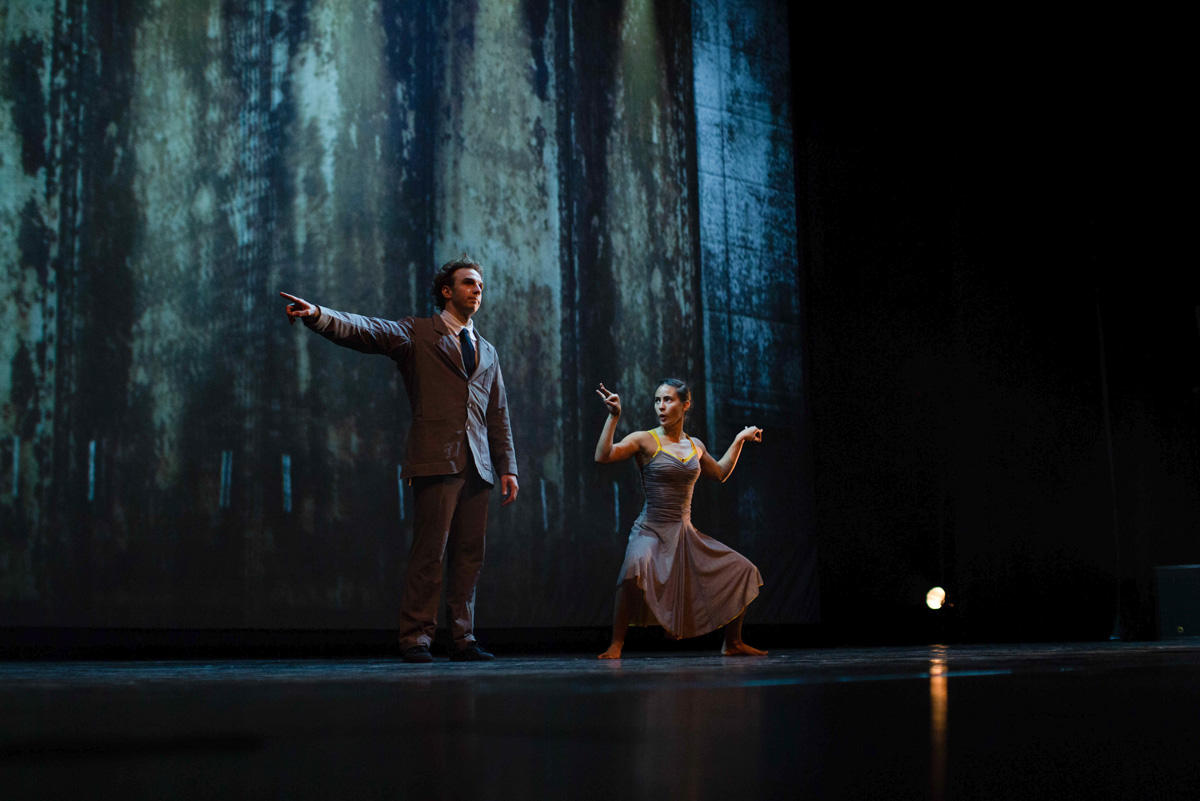 В Баку появился город-цирк! Потрясающее шоу Cirque Eloize из Канады   (ФОТО)