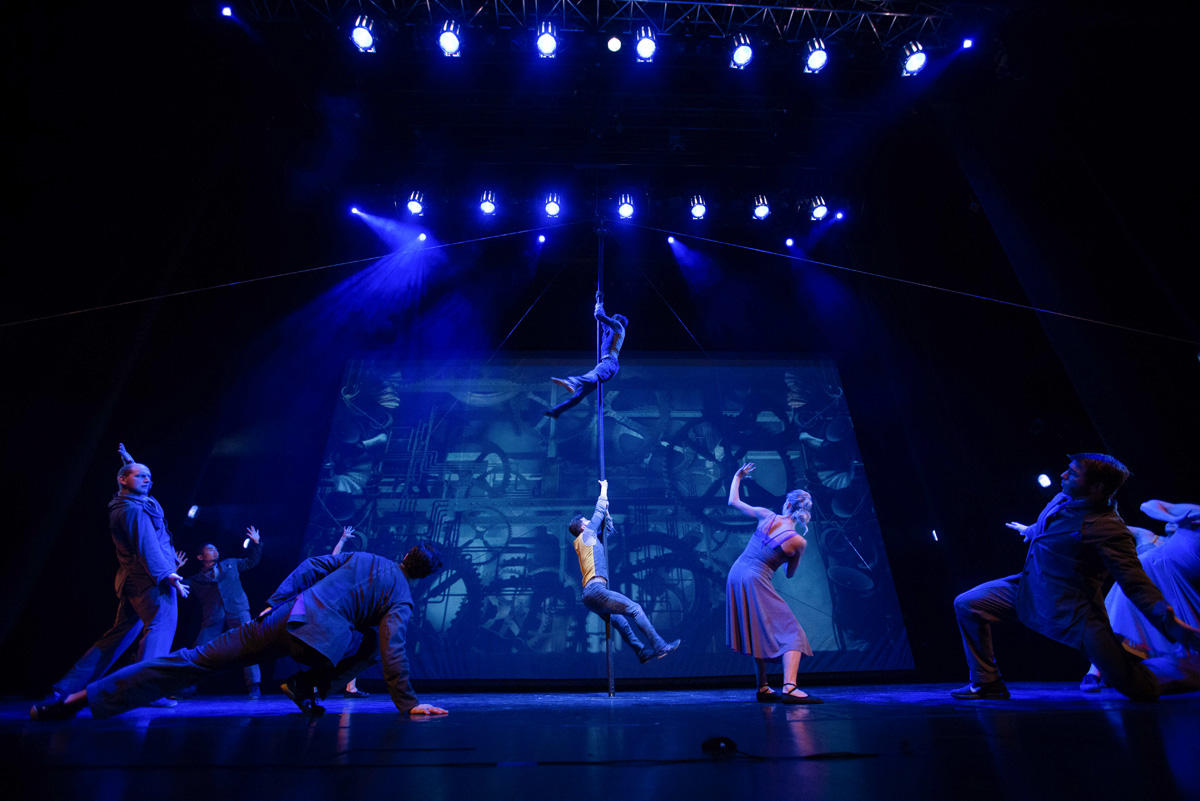 В Баку появился город-цирк! Потрясающее шоу Cirque Eloize из Канады   (ФОТО)