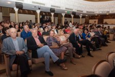 В Баку встретились 40-летние одноклассники – все завершилось овациями (ФОТО)