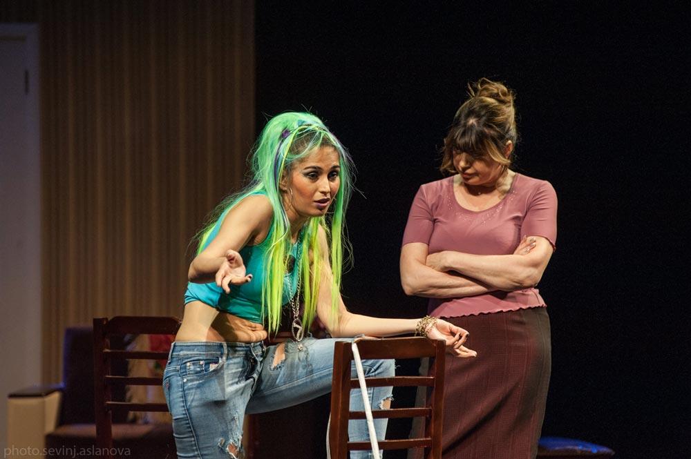 В Баку встретились 40-летние одноклассники – все завершилось овациями (ФОТО)