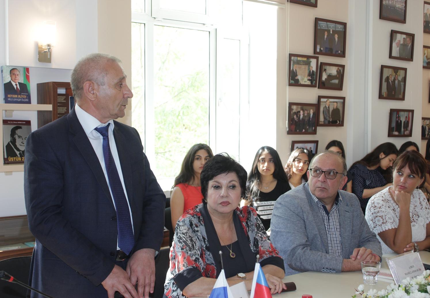 В Баку открылась фотовыставка, посвященная 100-летию Александра Солженицына (ФОТО)