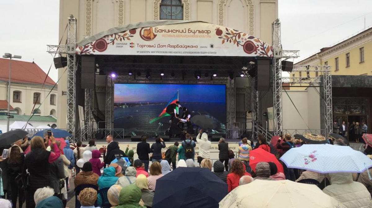 Бакинский бульвар в Минске – феерия азербайджанских блюд, танцев и музыки (ВИДЕО, ФОТО)