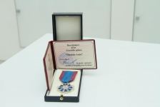 Эльвину Ходжа Ганиеву вручены удостоверение заслуженного артиста Азербайджана и нагрудный знак (ФОТО)