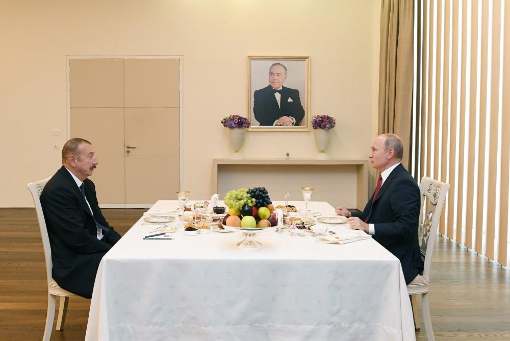 Президенты Ильхам Алиев и Владимир Путин провели встречу один на один (ФОТО)