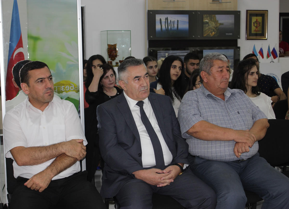 В Баку отметили юбилей Расула Гамзатова (ФОТО)