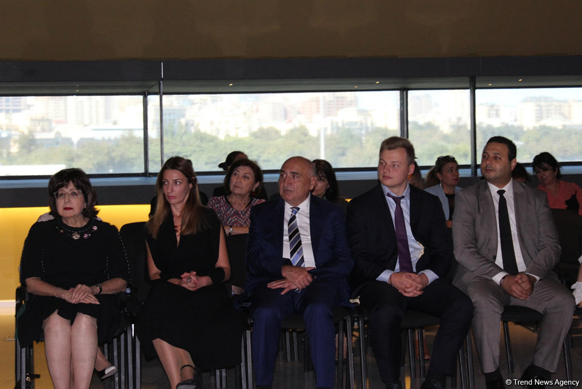 В рамках Фестиваля Насими в Азербайджанском музее ковра представлены древние ковры, возвращенные на родину (ФОТО)