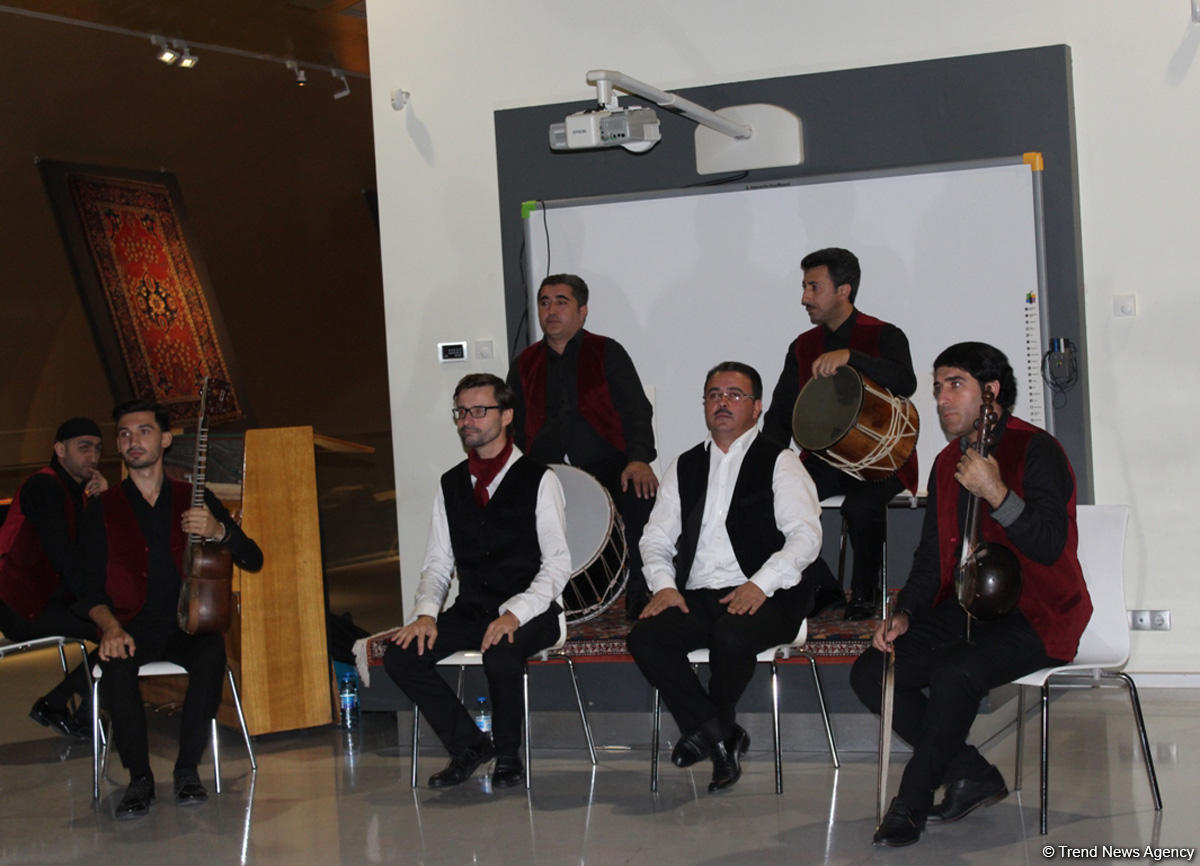 В рамках Фестиваля Насими в Азербайджанском музее ковра представлены древние ковры, возвращенные на родину (ФОТО)