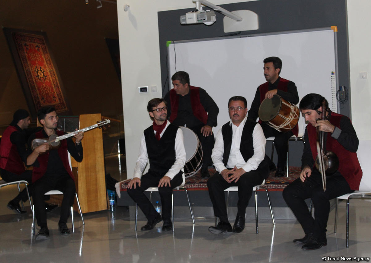 В рамках Фестиваля Насими в Азербайджанском музее ковра представлены древние ковры, возвращенные на родину (ФОТО)