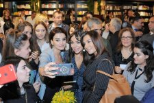 На вечере поэзии Насими состоялась презентация книг вице-президента Фонда Гейдара Алиева Лейлы Алиевой (ФОТО)