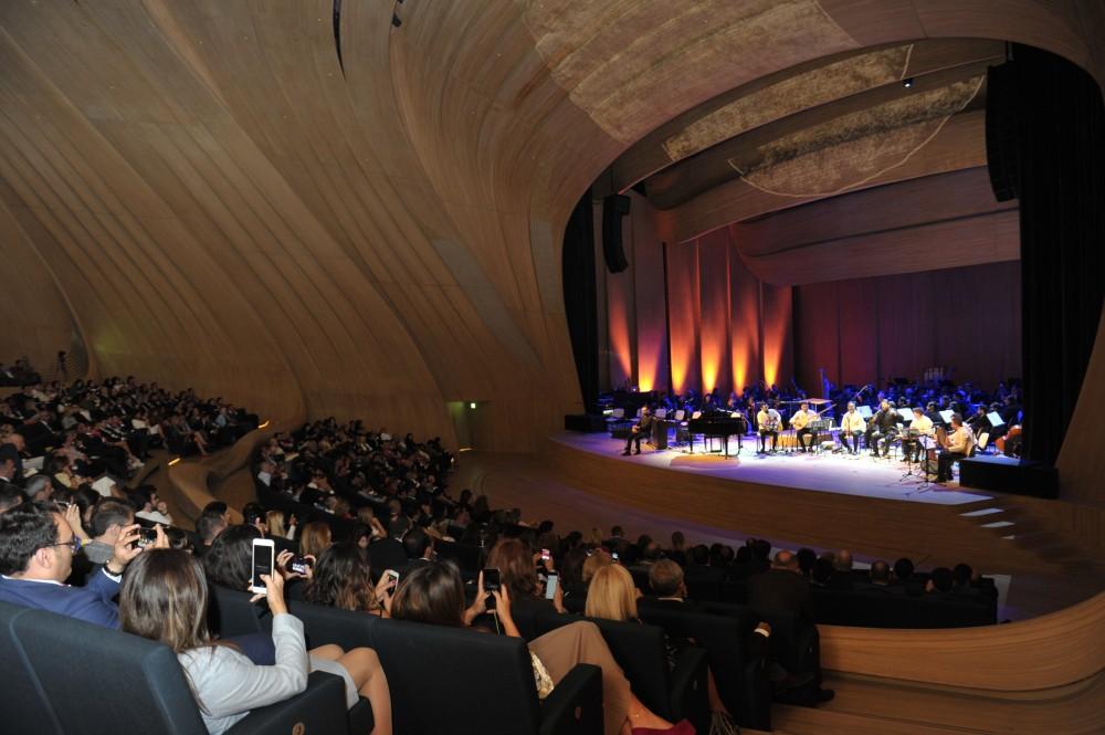 В Центре Гейдара Алиева прошел потрясающий вечер духовной музыки с участием всемирно известного Сами Юсуфа (ФОТО)