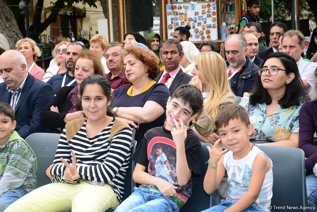 В рамках Фестиваля Насими представлен потрясающий музыкальный проект "Из семи дней" (ФОТО)