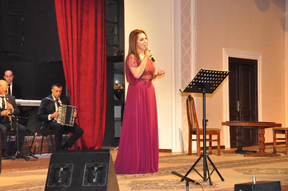 В Баку отметили 110-летие Микаила Мушфига - церемония награждения лауреатов премии "Оху, тар!" (ФОТО)