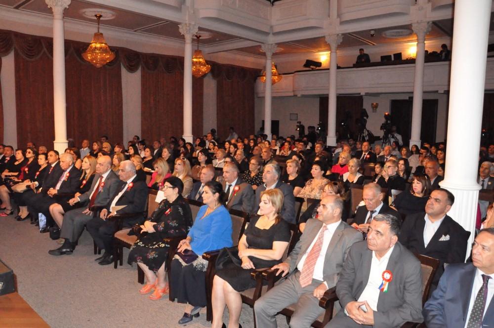 В Баку отметили 110-летие Микаила Мушфига - церемония награждения лауреатов премии "Оху, тар!" (ФОТО)