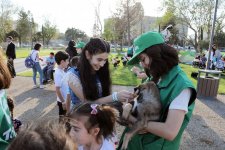 Вице-президент Фонда Гейдара Алиева Лейла Алиева приняла участие в мероприятии, посвященном Всемирному дню защиты животных (ФОТО)