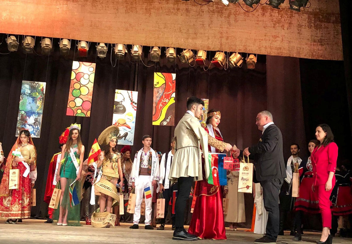 18-летний азербайджанец  признан самым красивым в мире (ФОТО)