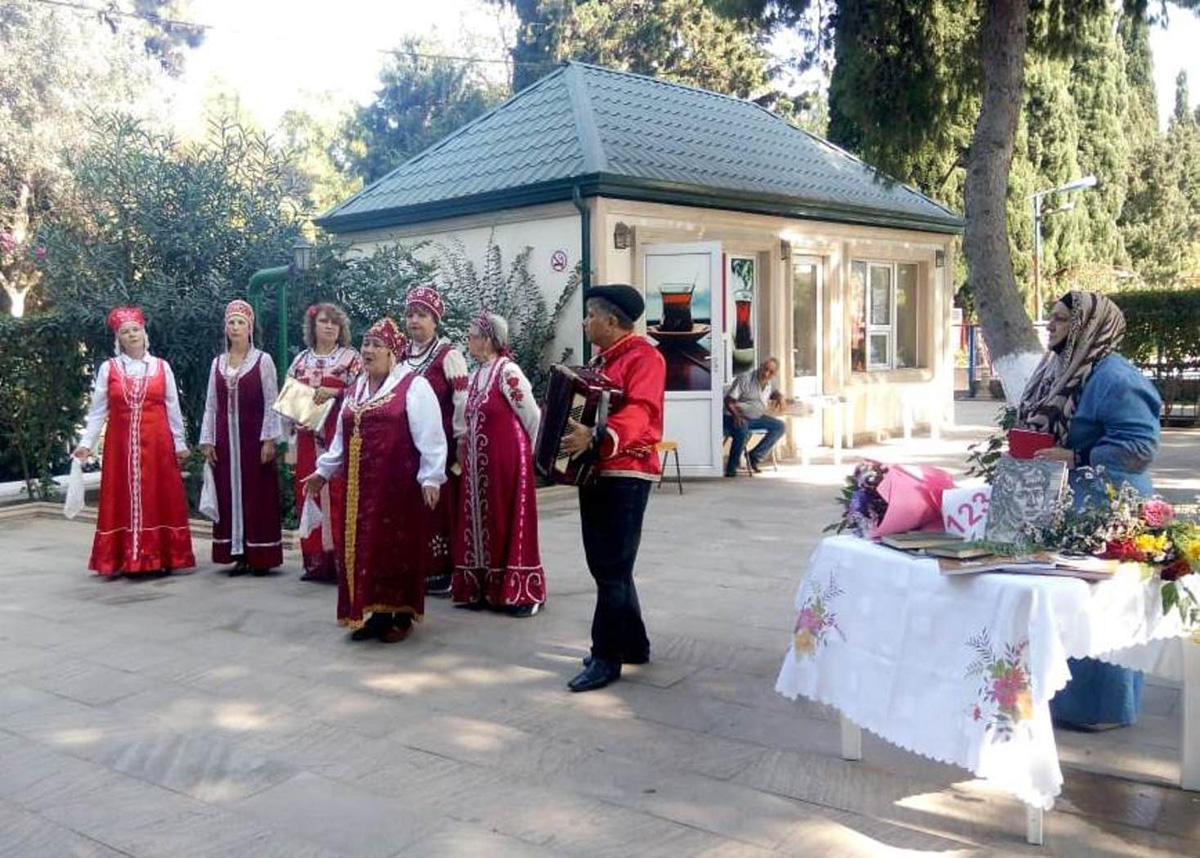 В Азербайджане отметили день рождения Сергея Есенина (ФОТО)