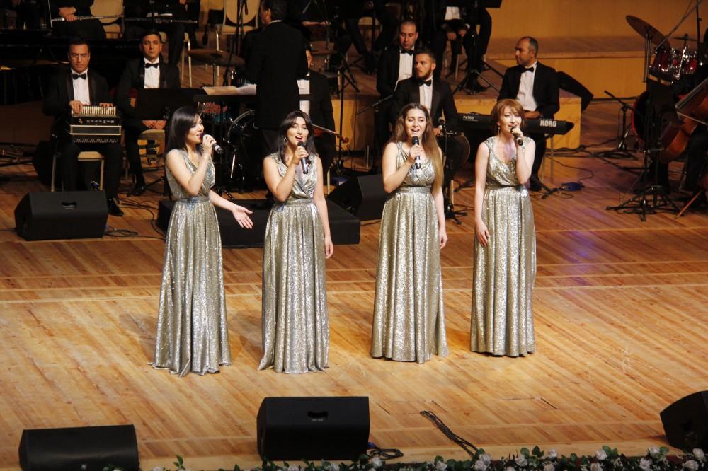 Ностальгические осенние ритмы Рауфа Гаджиева в вечернем Баку (ФОТО/ВИДЕО)