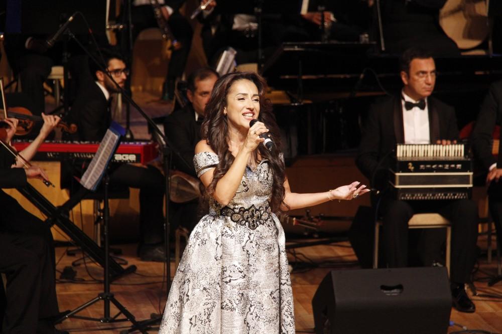 Ностальгические осенние ритмы Рауфа Гаджиева в вечернем Баку (ФОТО/ВИДЕО)