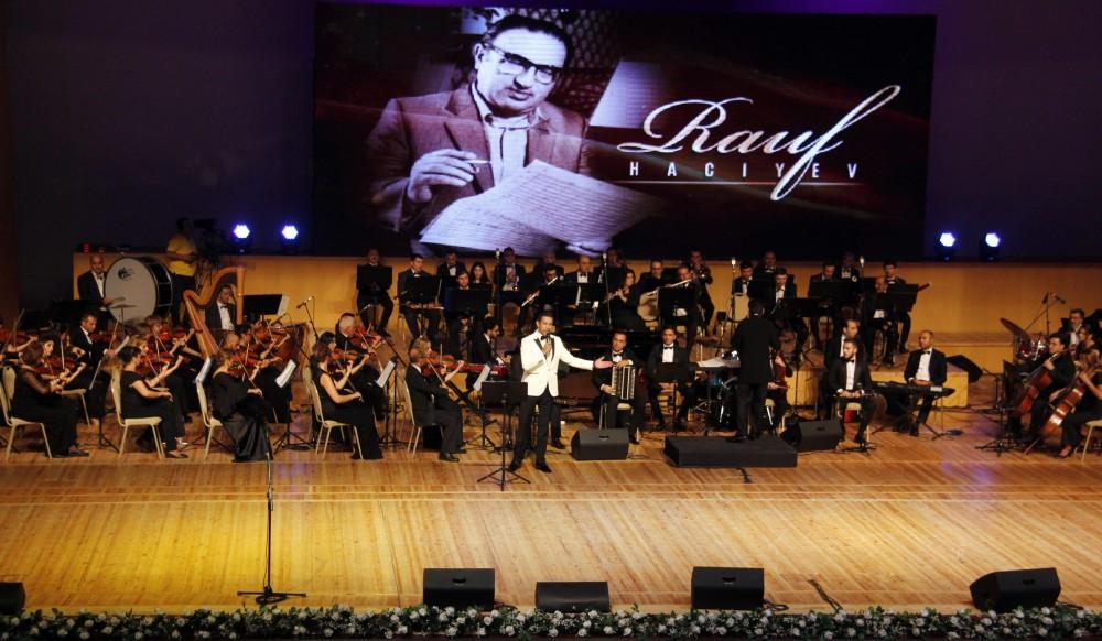 Ностальгические осенние ритмы Рауфа Гаджиева в вечернем Баку (ФОТО/ВИДЕО)