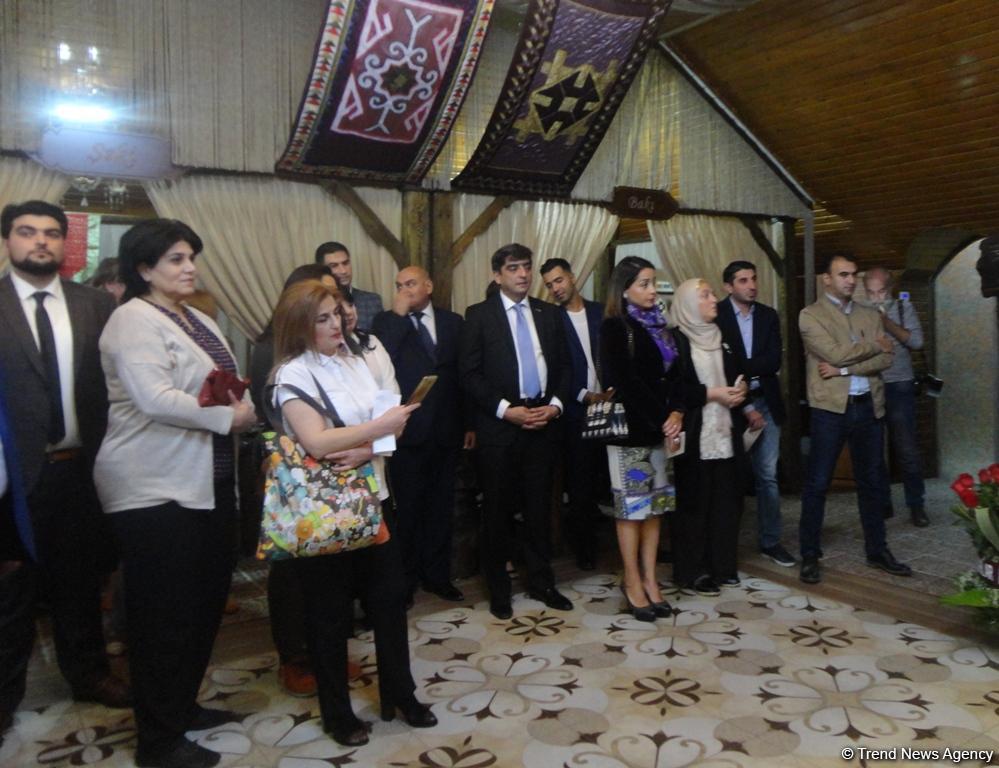 Очень вкусно! В Баку представлены уникальные блюда Иреванской кухни (ФОТО)