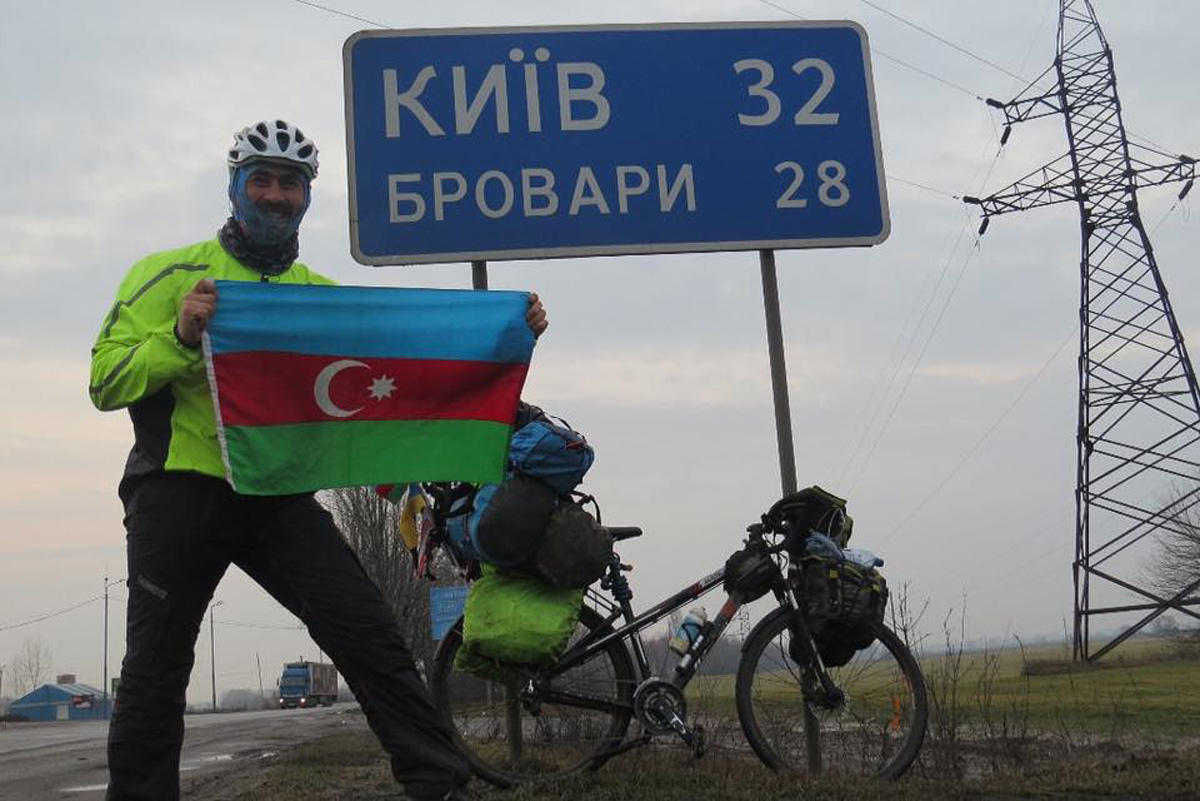 Писатель и музыкант из Молдовы посвятил видеоролик уникальному азербайджанцу – мировому рекордсмену (ВИДЕО,ФОТО)