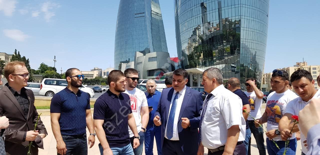 Медийные лица Азербайджана надели папаху в честь победы Хабиба над Конором (ВИДЕО, ФОТО)