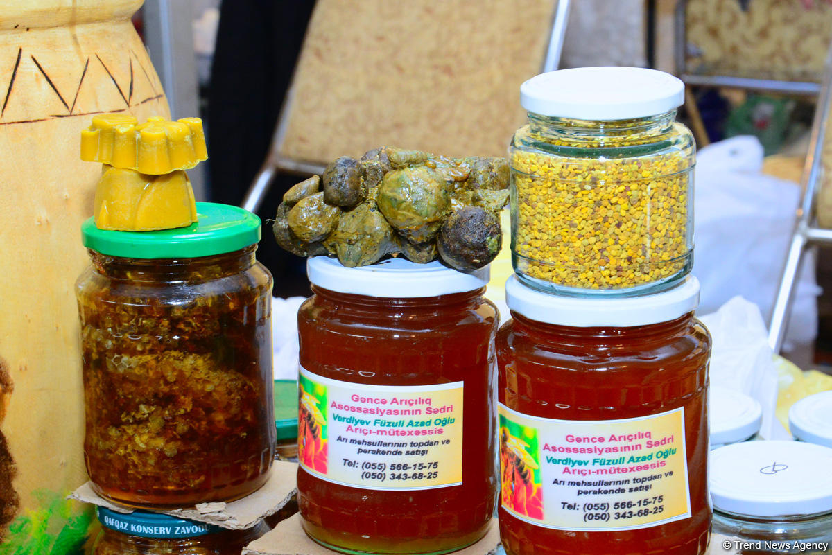 В Баку проходит очередная ярмарка меда (ФОТОРЕПОРТАЖ)