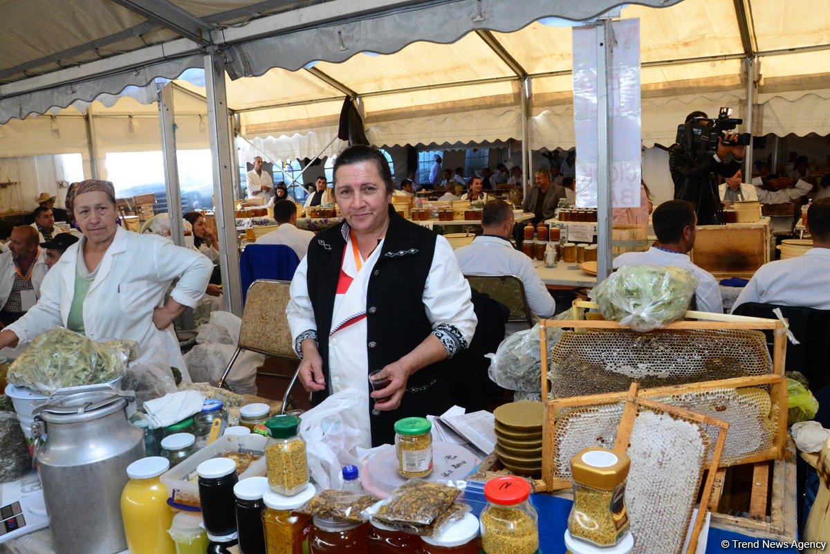 В Баку проходит очередная ярмарка меда (ФОТОРЕПОРТАЖ)