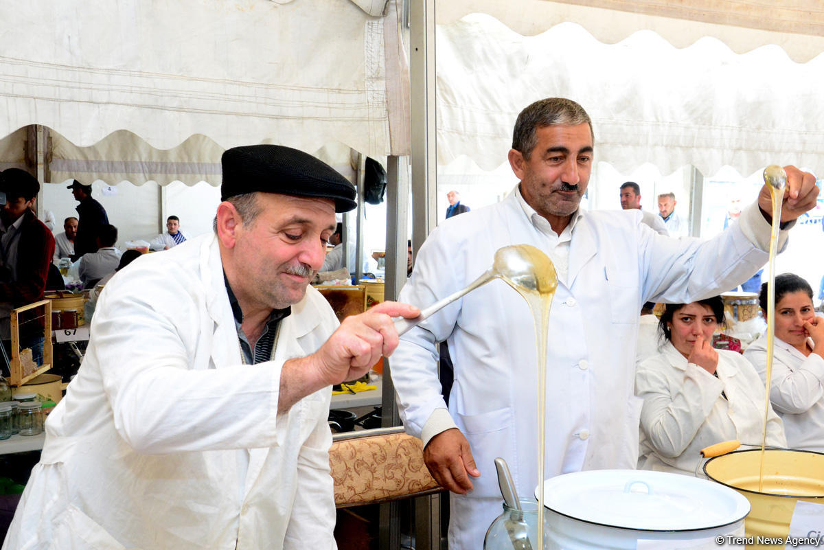 В Баку проходит очередная ярмарка меда (ФОТОРЕПОРТАЖ)